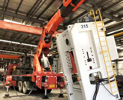 湘潭附近随车吊出租，轻松解决运输难题